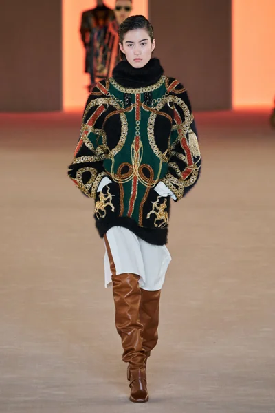 Look 24